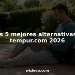 Un hombre personaliza su colchón desde la comodidad de su escritorio en casa, eligiendo las opciones que mejor se adaptan a sus necesidades.