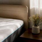 Colchón con relieve en un dormitorio tranquilo
